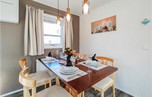 Giethoorn Casa | Awesome Home In Giethoorn With Kitchen