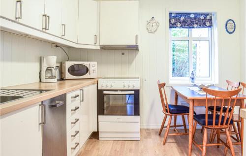 Fusa Casa | Awesome Home In Holmefjord