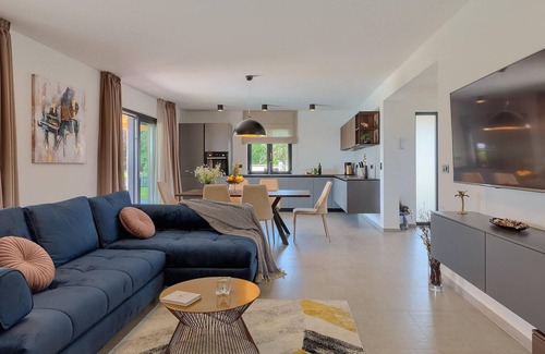 Tinjan Casa | Impresionante casa en Jakovici