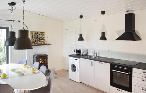 Karmoy Casa | Awesome Home In Kopervik With Wifi