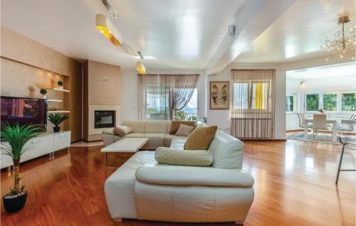Kostrena Casa | Awesome Home In Kostrena With Wifi