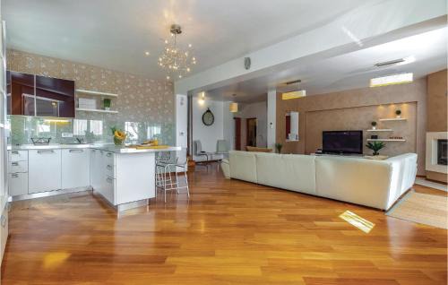 Kostrena Casa | Awesome Home In Kostrena With Wifi