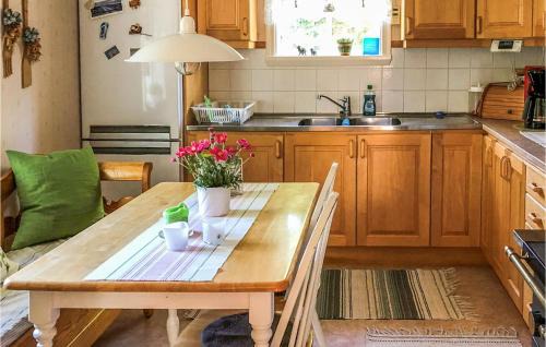 Hagaby Casa | Awesome Home In Löttorp With Kitchen