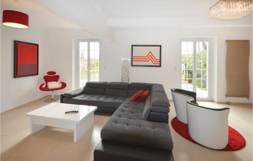 La Gaude Casa | Awesome Home In La Gaude With Kitchen