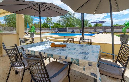 Filipini Casa | Awesome Home In Mihelici With Wifi
