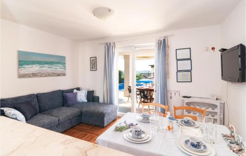Cove Makarac (Milna) Casa | Awesome Home In Milna With Wifi