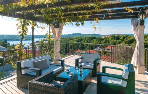 Cove Makarac (Milna) Casa | Awesome Home In Milna With Wifi