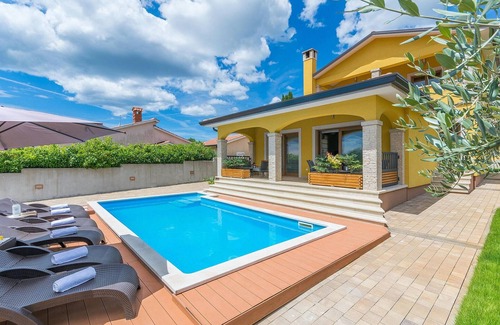 Zbandaj Casa | Villa Mala