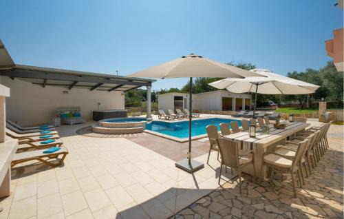 Vintijan Casa | Awesome Home In Pula With Sauna