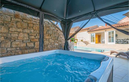 Valtura Casa | Awesome Home In Pula With Wifi