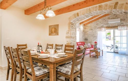 Valtura Casa | Awesome Home In Pula With Wifi