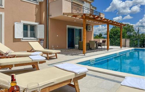 Ruzic Casa | Awesome Home In Ruzic With Jacuzzi