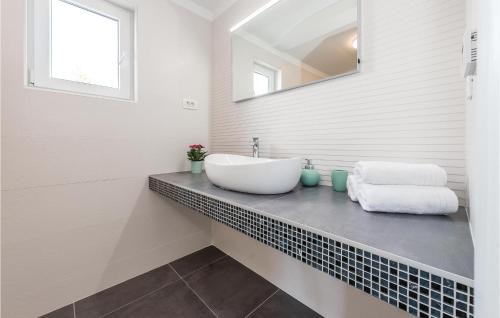 Sibenik Casa | Awesome Home In Sibenik With Wifi