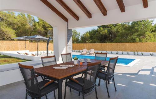 Sibenik Casa | Awesome Home In Sibenik With Wifi