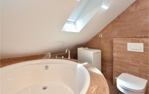 Sinj Casa | Awesome Home In Sinj With Sauna