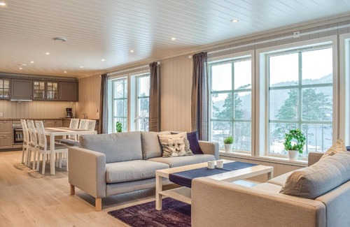 Hardangerfjord Casa | Awesome home in Trvikbygd with 5 Bedrooms