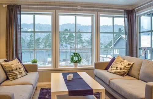 Hardangerfjord Casa | Awesome home in Trvikbygd with 5 Bedrooms
