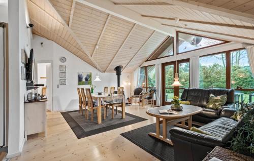 Sønder Nissum Casa | Awesome Home In Ulfborg With Kitchen