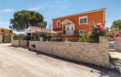 Valbandon Casa | Awesome Home In Valbandon
