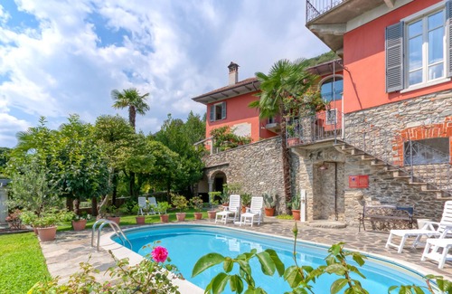 Carcegna Apartamento | Impresionante apartamento en Carcegna di Miasino.