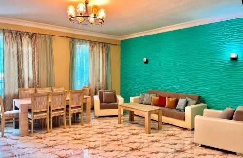 Dilijan Apartamento | Awesome Large 3 Floor Villa Dilijan , 8 Bedrooms+4.5 Bathrooms+Swimming Pool, Nice Mountain View