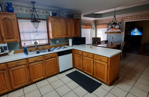 Houma Casa | Awesome location, great parking, with a park in our backyard