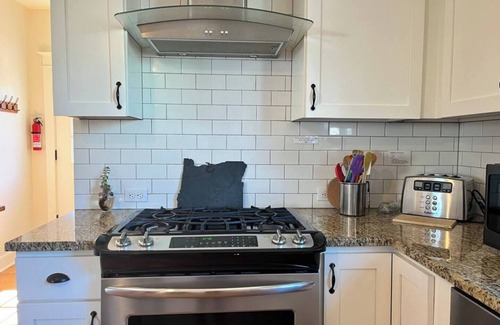 Alberta Arts District Casa | Awesome location, Lovely 5BR Alberta Arts District