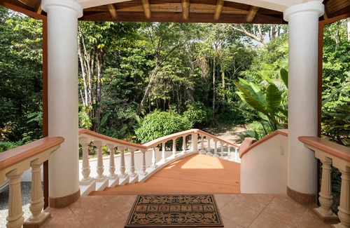 Dominical Casa | Tarifas bajas introductorias, impresionante vista al mar y vida salvaje