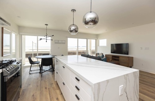 Peninsula Casa | Awesome Oceanfront Retreat with Expansive Ocean Views w/Parking Long Beach Peninsula/Belmont