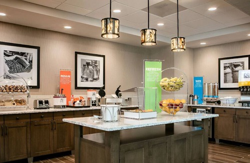 Mason City Casa | Awesome Queen Room for a Group Vacation