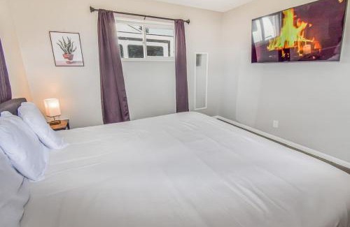 Twin Lakes Casa | Awesome Two Bedroom Family Upper Unit in Denver