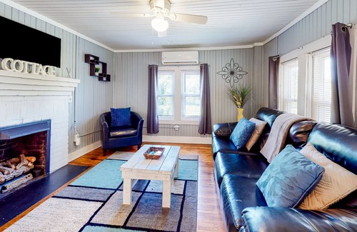 Horse Shoe Cabina | Awesome two-home compound in Horse Shoe with fireplaces, firepit, patio & grill