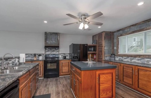 Barnett Casa | Awesome Views & Large Fishing Dock