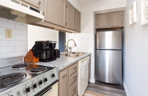 Chalet Village Condominio | Awesome Views Of GSMNP/Indoor Pool & Hot Tub
