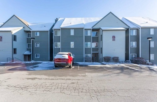 Chalet Village Condominio | Awesome Views Of GSMNP/Indoor Pool & Hot Tub