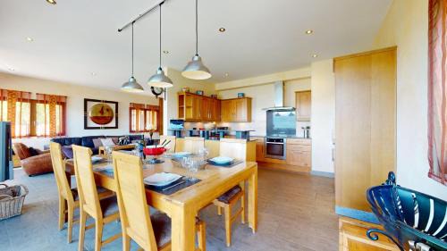 Saint-Pierre-de-Clages Chalet De Esquí | Axaari - VIEW & SUNNY chalet 10 pers