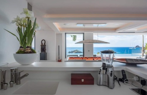 Lurin Villa | Villa de alta gama, excelente vista al mar desde la terraza de la piscina, Billar, Wifi gratuito
