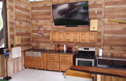 Concan Apartamento | HideAway de Axel justo en el río junto a Commache Crossing