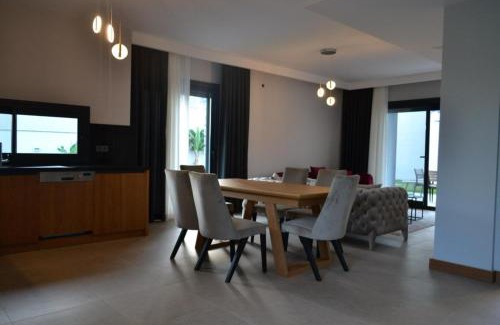 Cesme Villa | Ayayorgide odalar banyolu sıfır