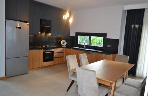 Cesme Villa | Ayayorgide odalar banyolu sıfır