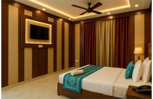 Ayodhya Hotel | AYODHYA HOTEL R-G PALACE Near Ram janam Bhoomi andn Temple - A Premium Hotel In Ayodhya