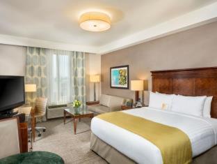 Platinum Triangle Hotel | Ayres Hotel Anaheim