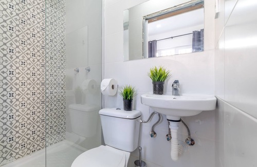 Centro Hotel | AYZ Silvela - Auto check-in property