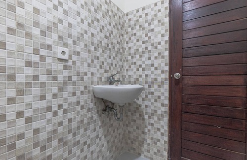 Batu Bolong Casa | Azalea Homestay & Villa