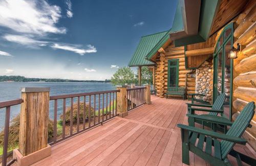 Lake Norman of Catawba Casa | Azalea Retreat by AvantStay Sleeps 34 Pool