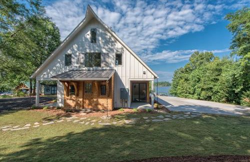 Lake Norman of Catawba Casa | Azalea Retreat by AvantStay Sleeps 34 Pool