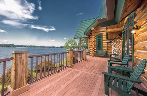 Lake Norman of Catawba Cabaña | Azalea Retreat by Avantstay Sleeps 34 & Pool