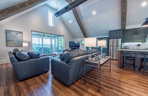 Lake Norman of Catawba Cabaña | Azalea Retreat - The Cottage by Avantstay Pool