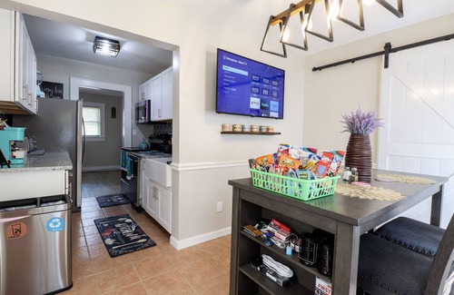 Greensboro Cabaña | ⭐️Azaleas Cottage⭐️ 🐕🏟️📚🍔🏊‍♀️