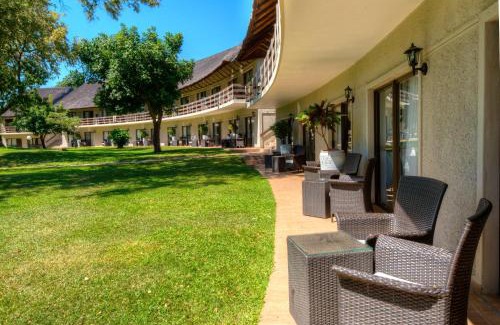 Victoria Falls Hotel | Azambezi River Lodge
